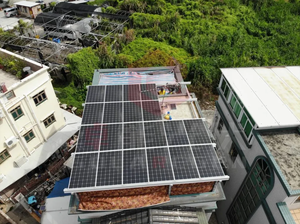 村屋天台太陽能系統照片。